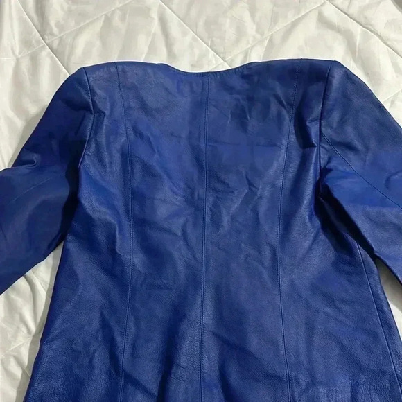 Newport News royal blue leather jacket. Zip front, round color. Size 14 - Picture 6 of 6